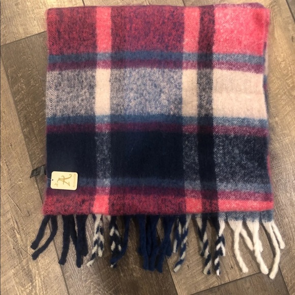 NWT Blanket Scarf - Picture 3 of 4